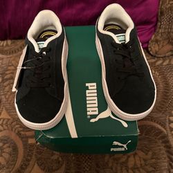 Kids/Infant Puma Tennis Shoes.