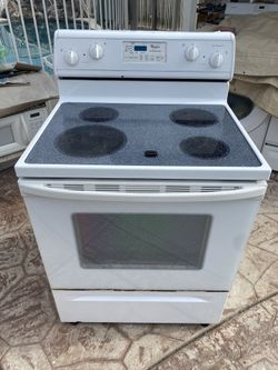 30” Freestanding Electric Glass Top Stove 