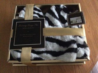 Luxury Long faux Fur Throw & Bootie Set