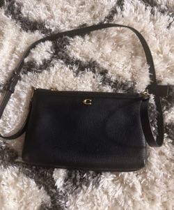 Woman  Leather Coach Cross Body