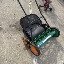 Manual Reel Mower With Grass Catcher Net for Sale in Skokie, IL