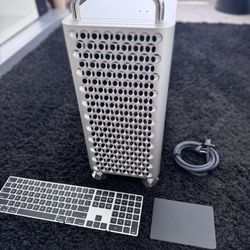 Mac Pro 8-core Intel Xeon W  - 192Gb Ram - 2TB SSD - 32GB VRAM