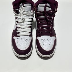 Jordan 1 Retro High OG Bordeaux