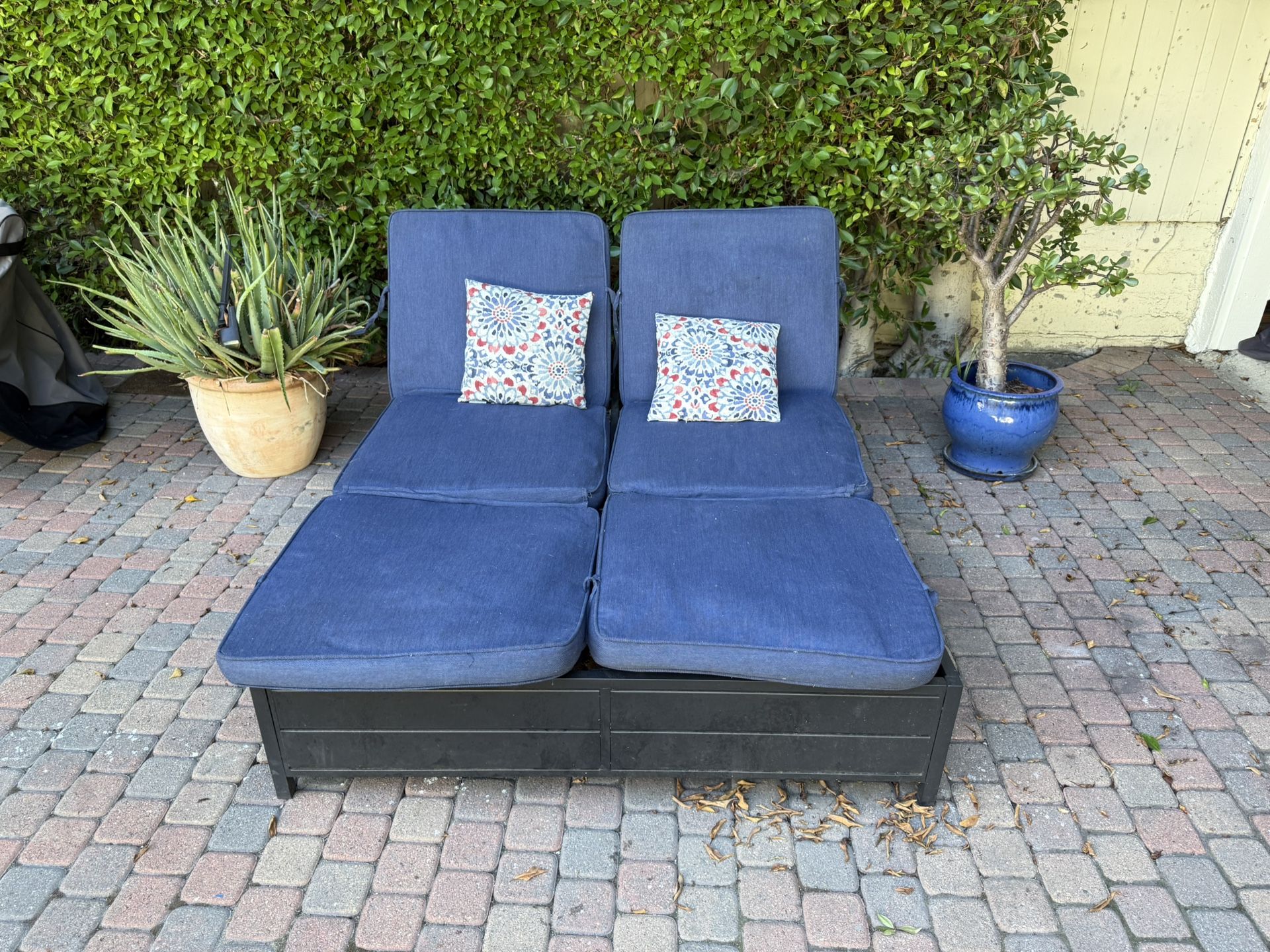 FREE Dual Lounger Outdoor Furniture
