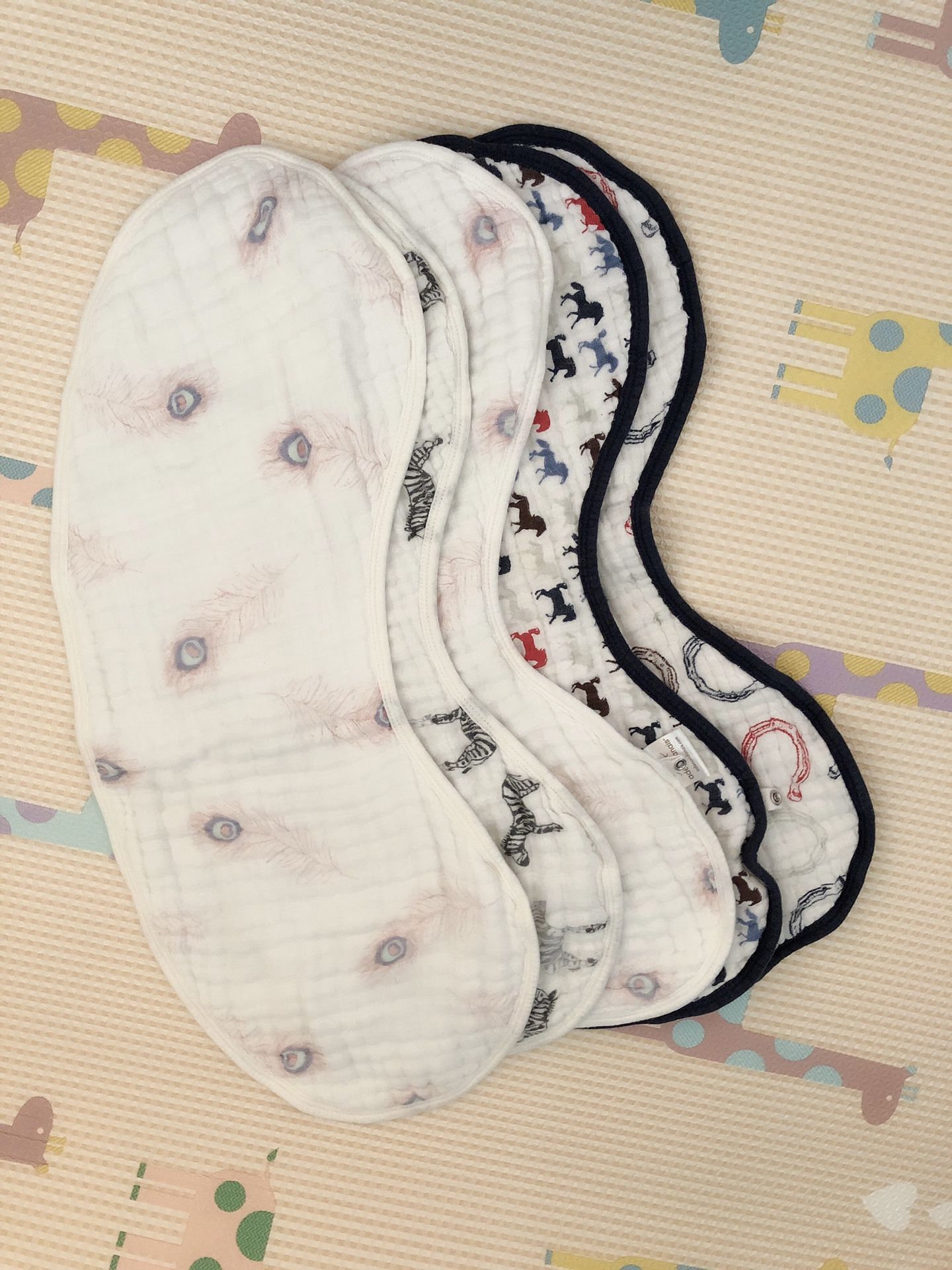 Baby Bibs/Aden+Anais burpy Bibs/ Burpy Cloths/Snap Bibs/bandana Bibs/Copper Pearls /Nike /carter’s