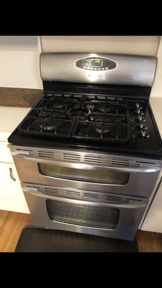 Gas range and microwave for sale!