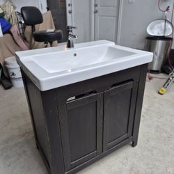 Vanity, Faucet, Extra Large Sink