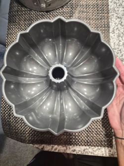 Set of 3 Specialty Baking Pans (Bundt, Star & Springform)
