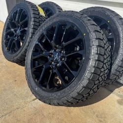 4 Chevy Silverado Tahoe Gloss Black 22" Wheels Rims Tires Lugs