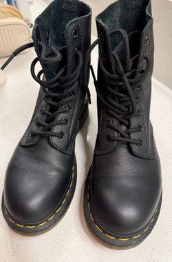 Dr. Martens Black Leather Lace-Up Boots Women’s 7.5 size