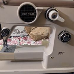 Beautiful Vintage Riccar  RZ-888 Sewing Machine and Case