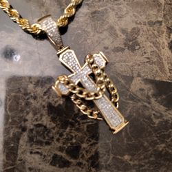10 Kt Solid Gold Rope And 10kt Solid Gold Diamond Cross