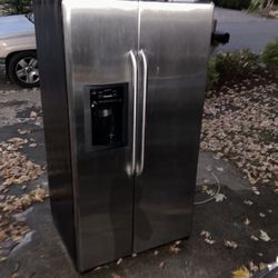 GE Refrigerator 