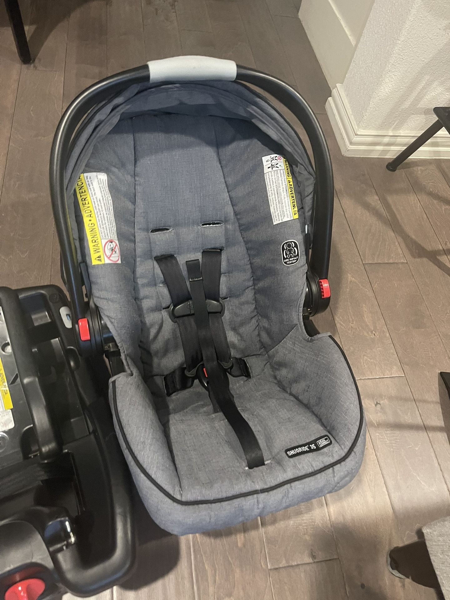 Graco SnugRide 35 Car Seat with Base - (Cash App or Venmo Only, No Trades)