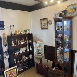 VINTAGE FURNITURE AND COLLECTIBLES 