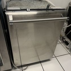 Thermador 24” Stainless Steel Dishwasher 