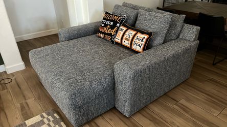 Super comfy chaise! Oversized chair!