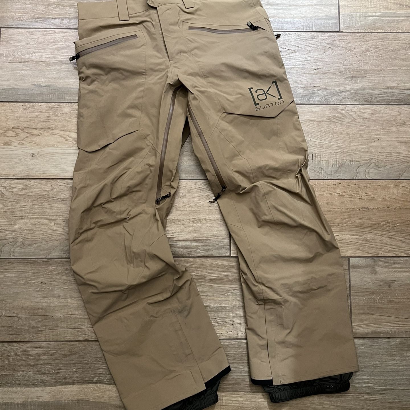 burton 3l hover snowboard pant AK Gore The lightweight design stows easily in your pack when youre on the skin track Burton [ak] Hover GORE-TEX PRO