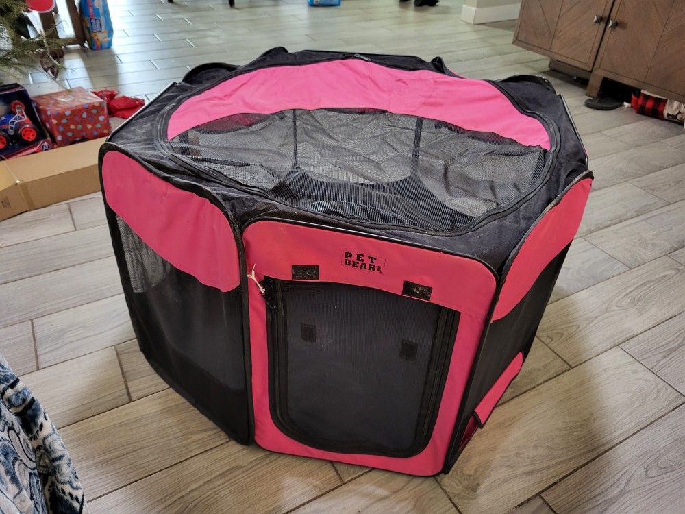 Dog House, Pin, Gate