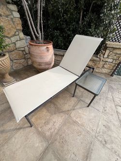 Brown Jordan Chaise lounge and table