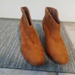 Cute Ladies Suede Ankle Boots Camel Color  Size 10