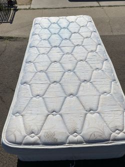 FREE DELIVERY: Twin XL Bed