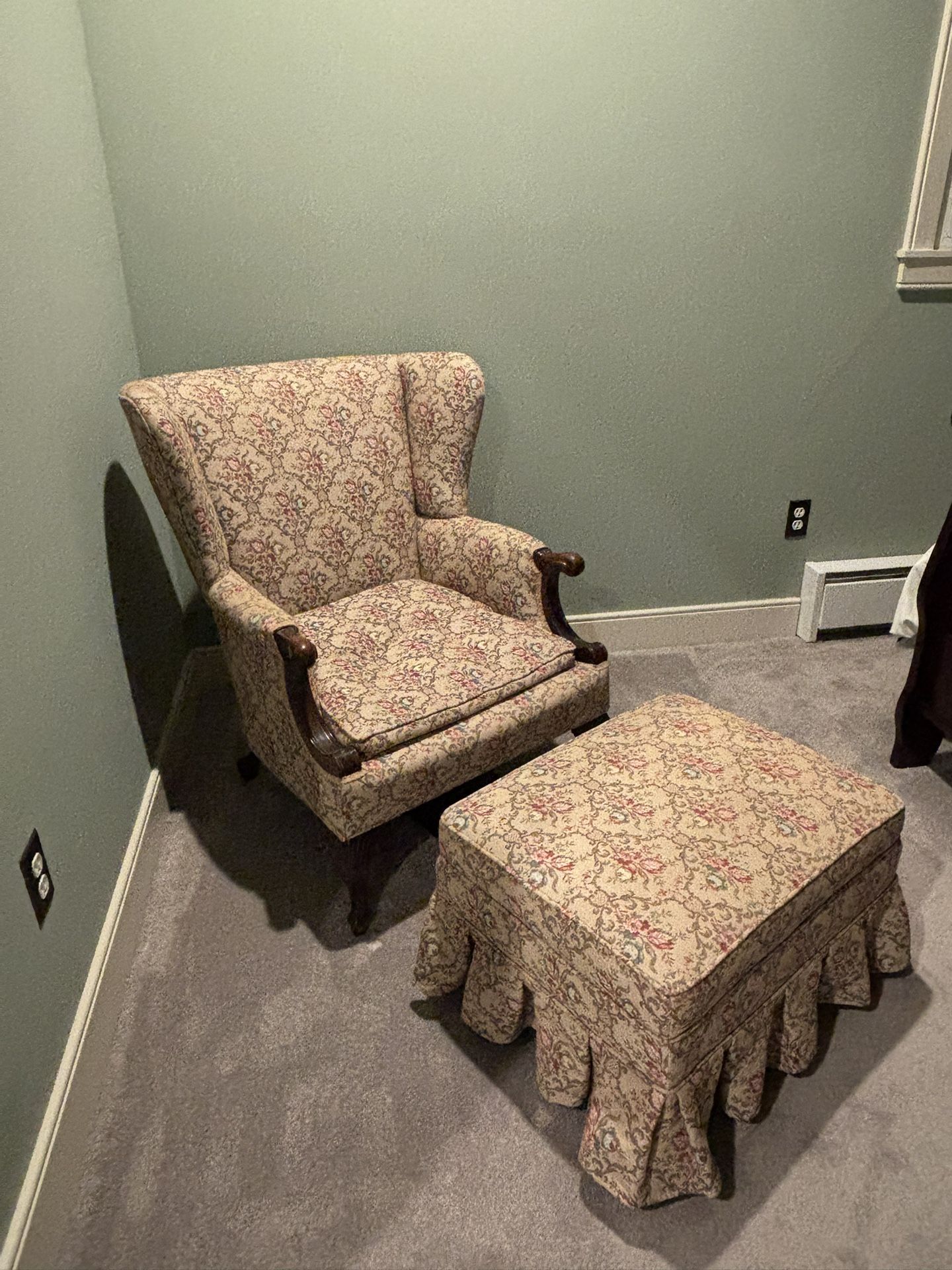 Chair With Ottoman