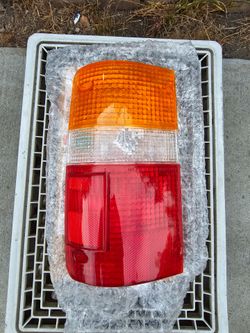 89-95 Toyota Pickup Tail Light Lens Driver Side/Left