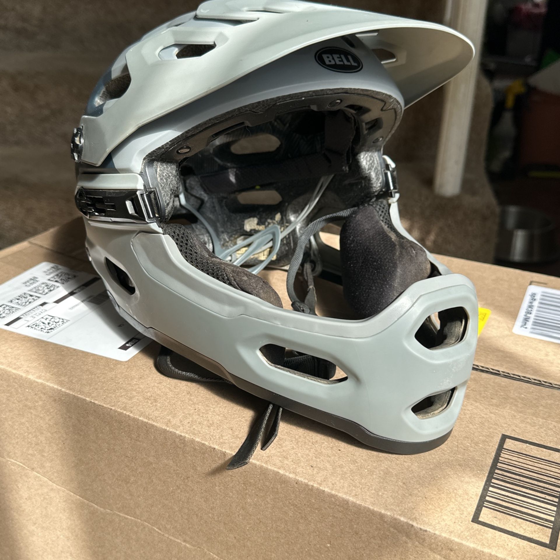 Bell Super 3R MIPS (size S)