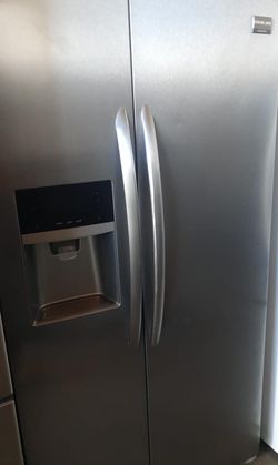 Frigidaire Side-by-Side Stainless Steel Refrigerator Fridge
