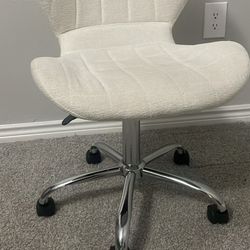 Office/ Makeup Vanity Chair. Height Adjustable And Easy To Transport 
