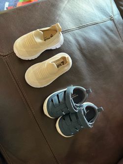 2 pairs of baby shoes, size 3