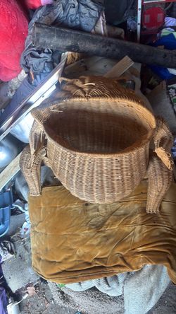 1970 Wicker frog basket