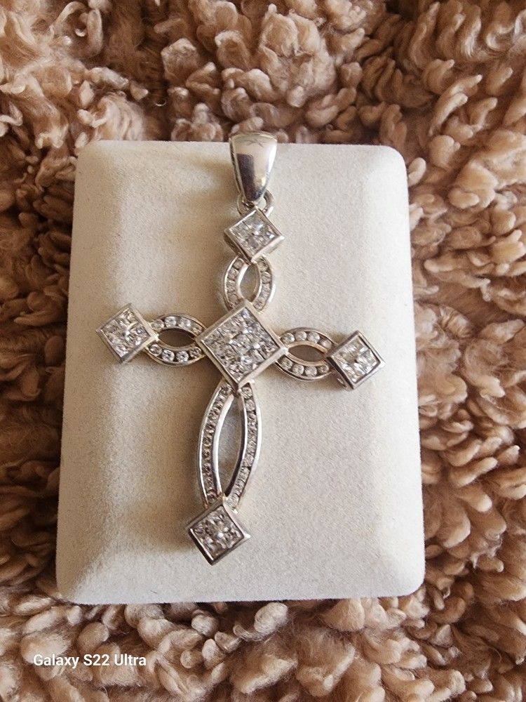 STERLING SILVER 925
CLEAR CUBIC
ZIRCONIA CZ LARGE
CROSS PENDANT
