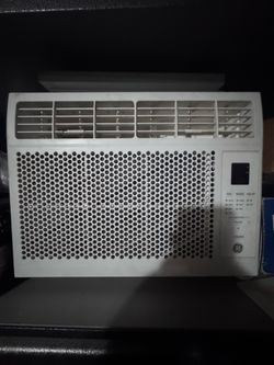 GE - 150 Sq. Ft 5000 BTU Window Air Conditioner - White