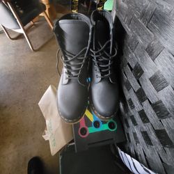 Doc Martens (SIZE 9 MENS)