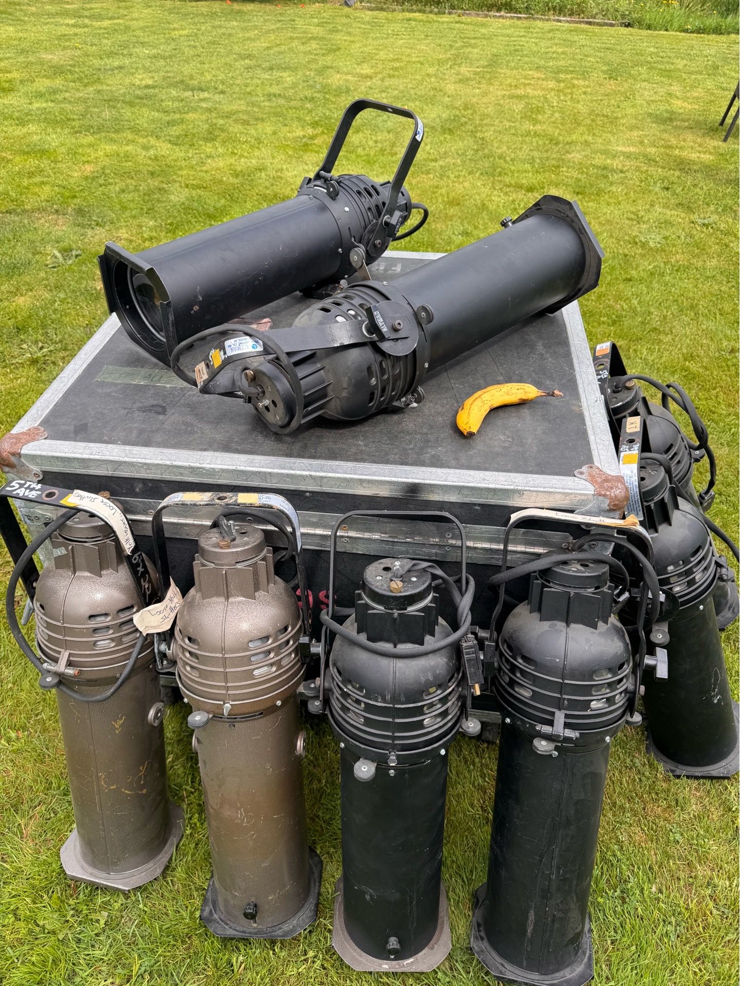 (8) Altman Axial e-31501 stage lights