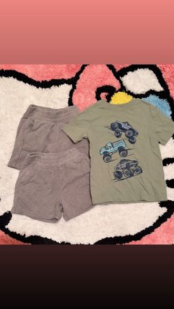 Shorts bundle size 3t and t shirt size 3t
