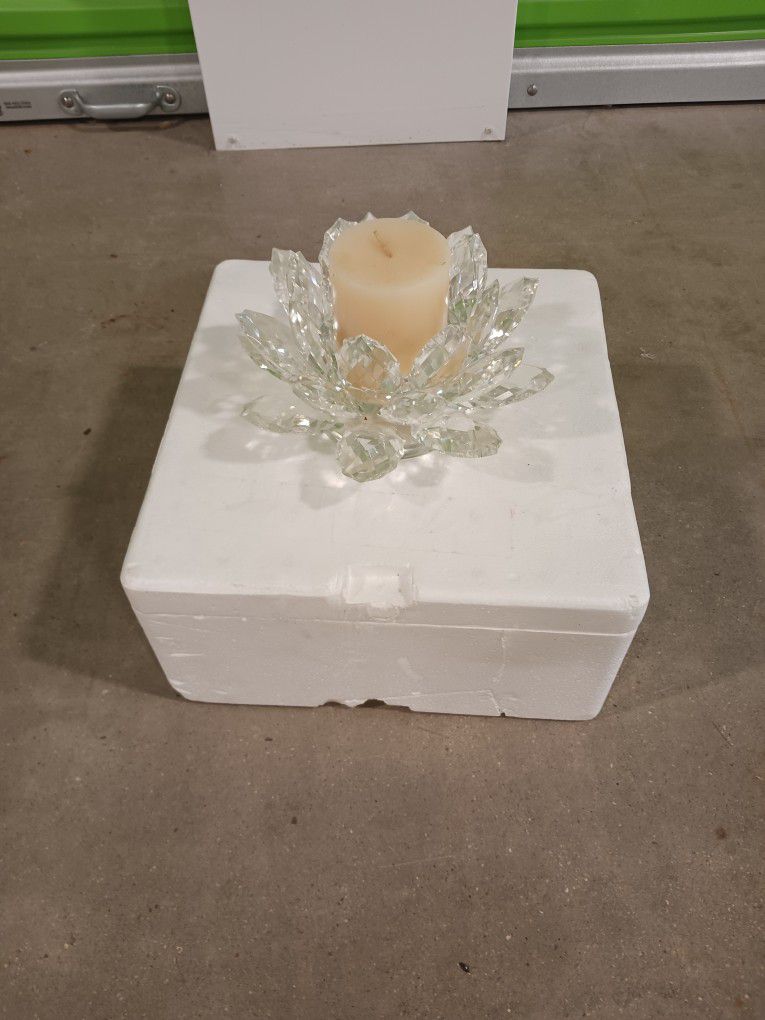 Faceted Crystal Glass Candle Holder
Lotus Design 

