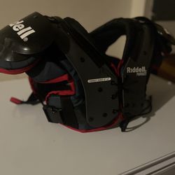 Riddell Pursuit Youth Medium  Shoulder Pads