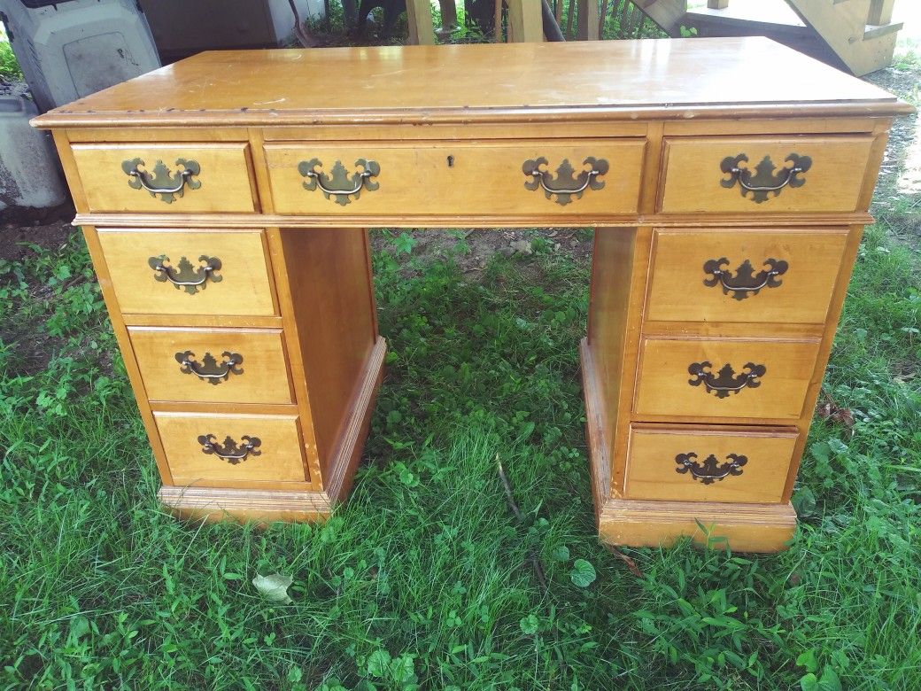 Kneehole Desk