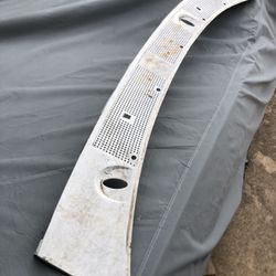 1992-96 Ford Bronco F-150 F-250 Cowl Grille Panel Windshield Wiper OEM