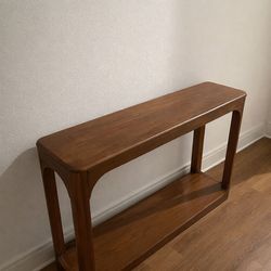 Entry way table / like new