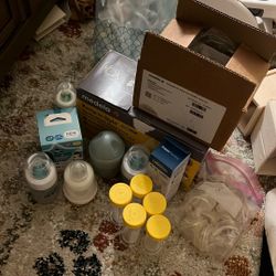 Medela Breast Pump + Bottles 