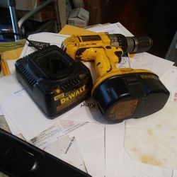 DEWALT 18VOLT HAMMER DRILL WORKS GREAT