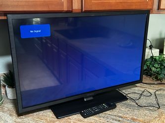 With Remote!!Westinghouse 32” 720p LED-LCD HDTV