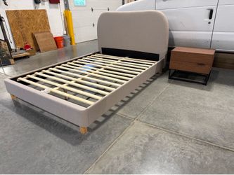 Queen Bed!!