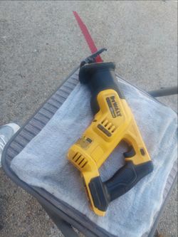 Dewalt  mini sawsall perfect condicion65.00