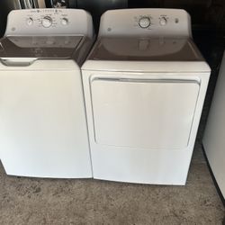 Set washer and dryer. GE washer 4.0cuftGE  dryer 7.0cu ft