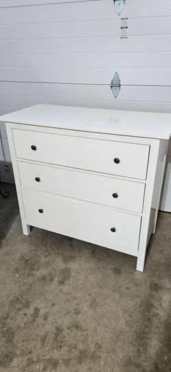 White 3-Drawer Dresser with Black Knobs